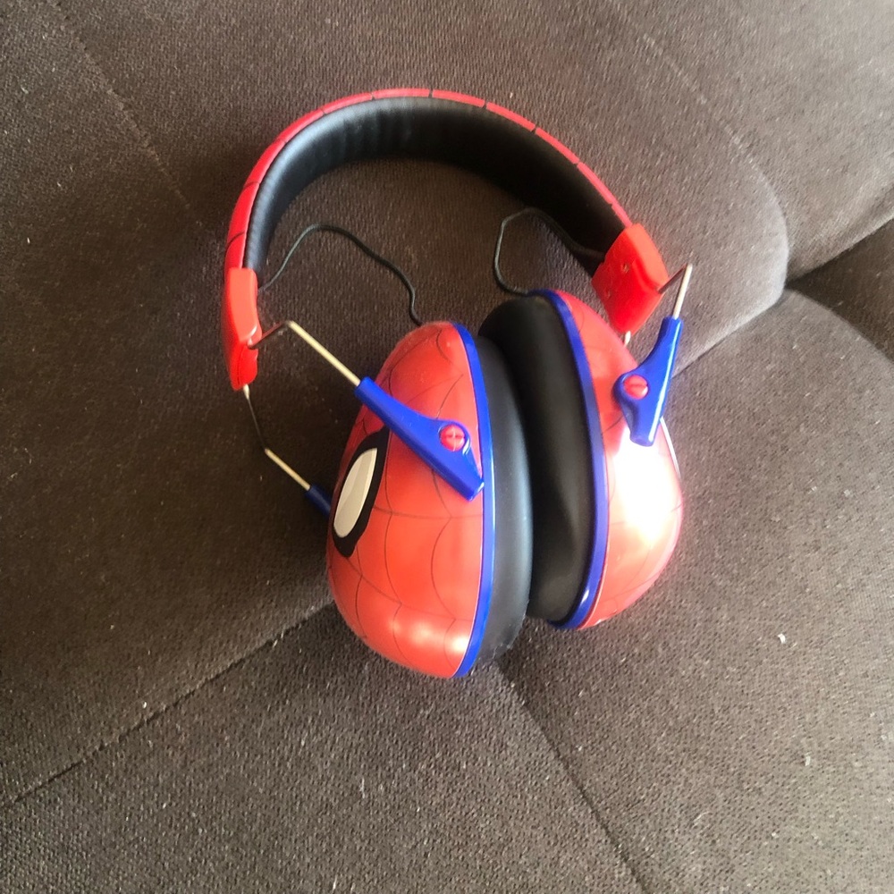 Spidey noise canceling head phones